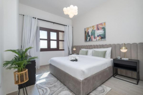Stylish 1-Bedroom Retreat with Pool in Vibrant Jumeirah Golf Estates